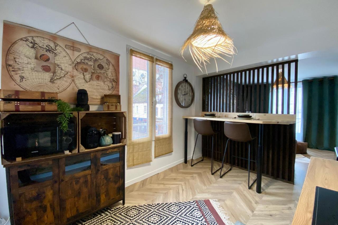 Villeneuve-sur-Yonne L'Expedition - Best Keys - Experience Unique - Deco Immersive - Lit Queen Size & Canape Convertible - Centre Ville - Netflix & Wifi Illimite - Check-In Autonome - Parking Gratuit מראה חיצוני תמונה